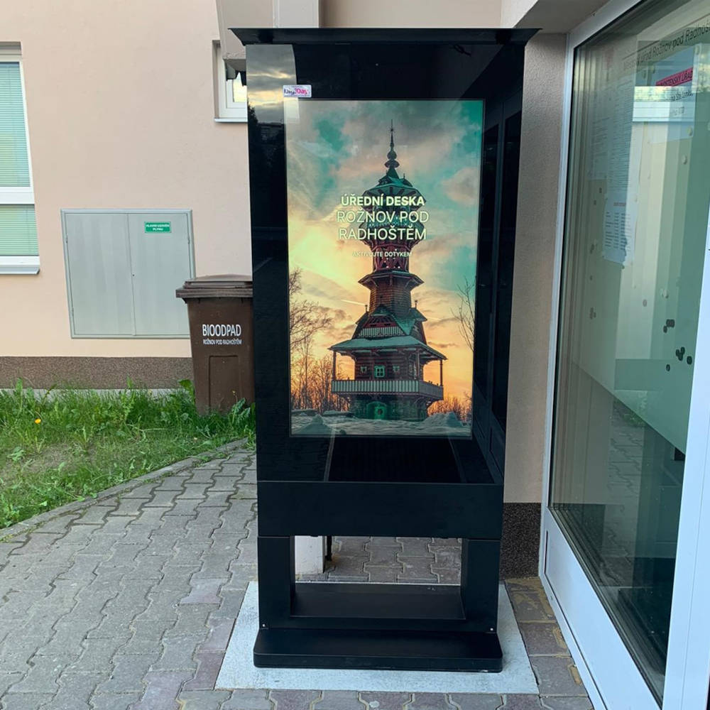 Elektronické úřední desky DigiDay nahrazují papírové dokumenty ve skleněných vitrínách a šetří lesy