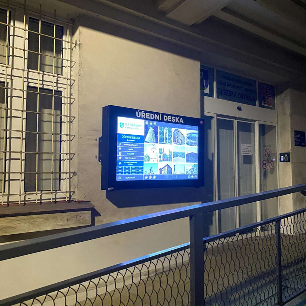 Venkovní elektronické úřední desky jsou součástí moderních měst a obcí
